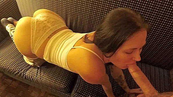 Сосет хуй бойфренда по быстрому ради спермы