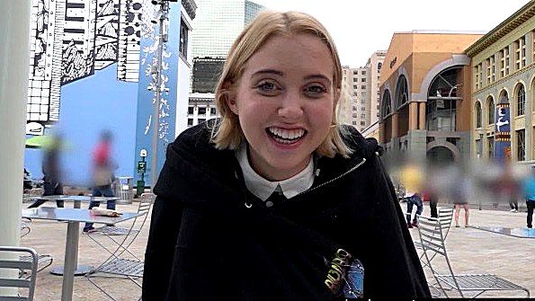 Показала пизду на улице и отдалась чуваку дома