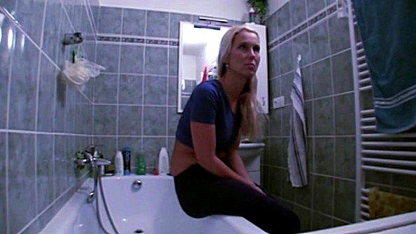 Заплатил девахе деньги и уломал на трах