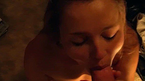 Сладкая кокетка рада отдаваться милому чуваку