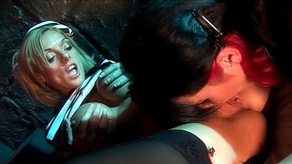 Невероятный трах в тюремной камере со шлюхой