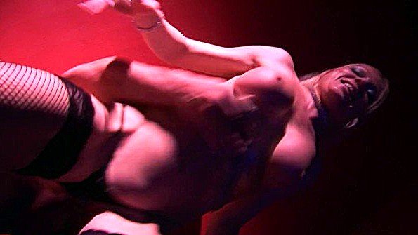 Шикарные шлюхи в анальной оргии в баре