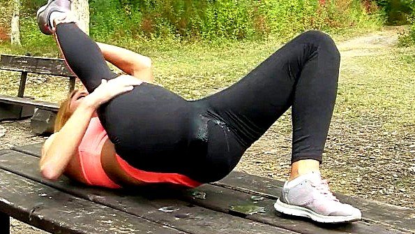 Занимается спортом на природе и писает в штаны