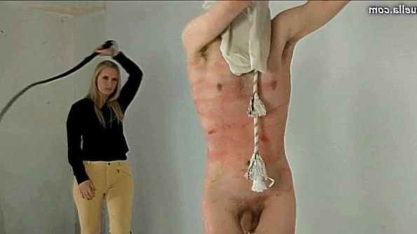 Две госпожи хлещут скованного голого раба