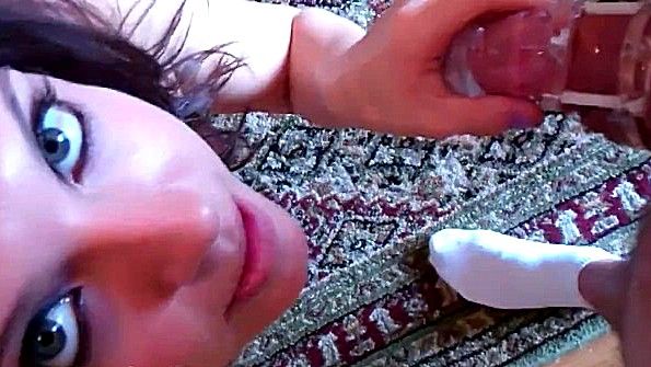 Сковала хуй специальным устройством и дрочит