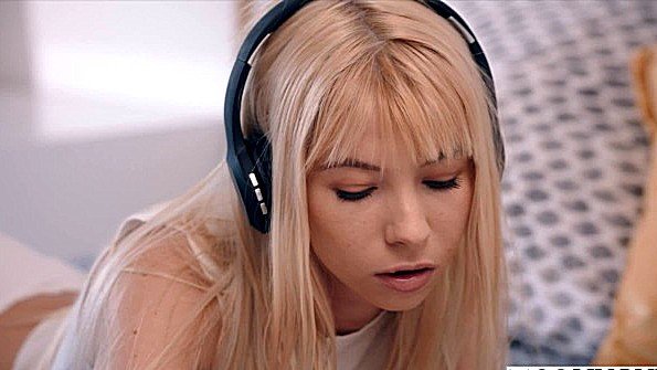 Анус студентки подвергся атаки членом мужика