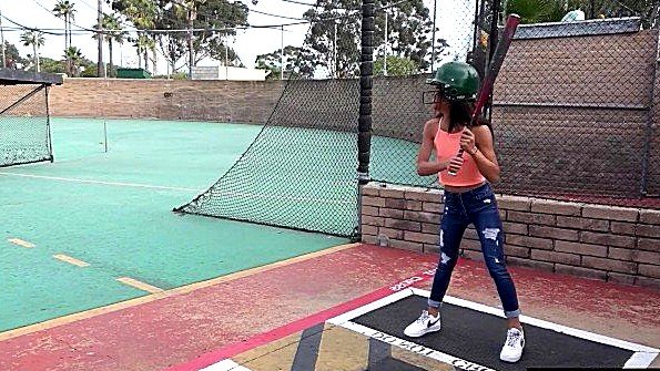 Азиатская девица стонет от грубого траха с чуваком