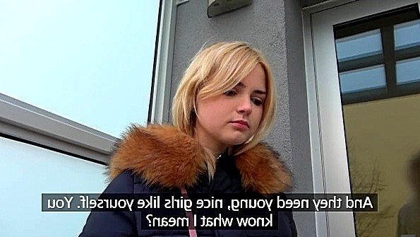 Девица получила деньги за трах и рада поебаться