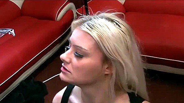 Любительницы отсасывают члены и упиваются спермой