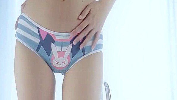 Молодая азиатка хочет жестко потрахаться