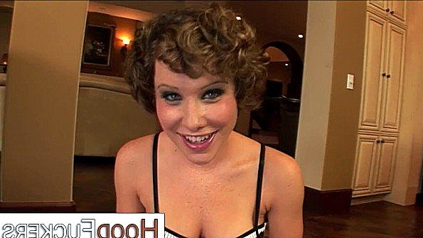 Подготовила пизду вибратором и отдалась негру