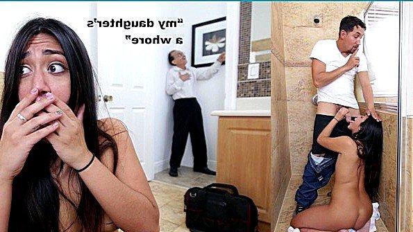 Увидел молодую девку в ванной и оттрахал в задницу