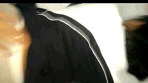 Бабу в колготах грубо трахают раком на камеру