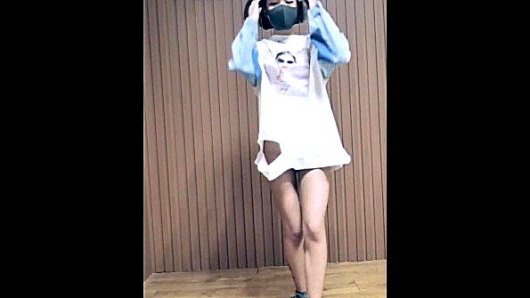 Китаянка устроила стриптиз перед веб камерой