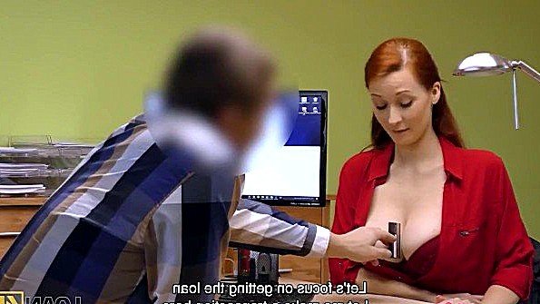 Показала сиськи на собеседовании и стала горячо ебаться