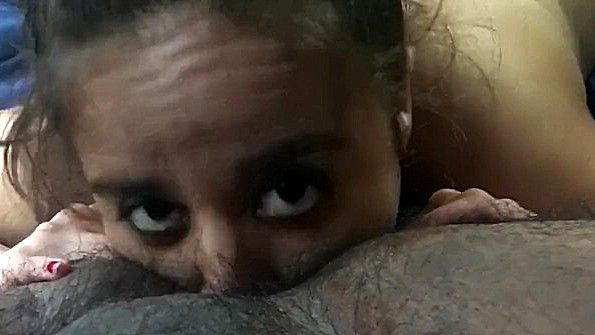 Вылизывает чуваку анус и хочет получить его семя