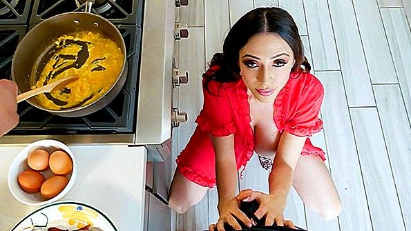 Развращенная мать хочет жестко ебаться с сыном