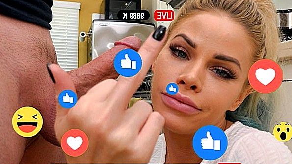 Сосет хуй в камеру и просит ставить ей лайки