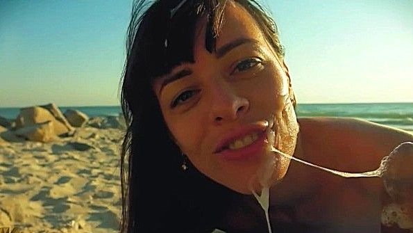 Молодые любительницы глотают сперму в сборке