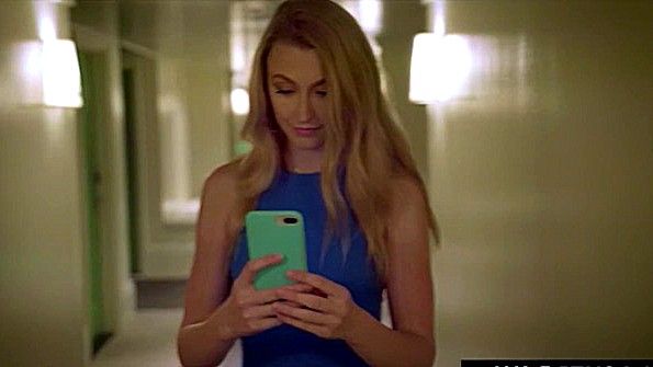 Развращенная блондинка получает дикий кайф с негром