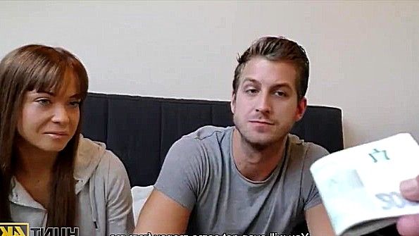 Парочка получила деньги за трах перед камерой