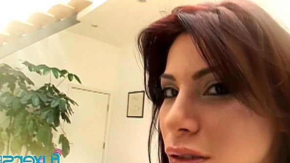 Красотка предложила негру просто сумасшедший трах