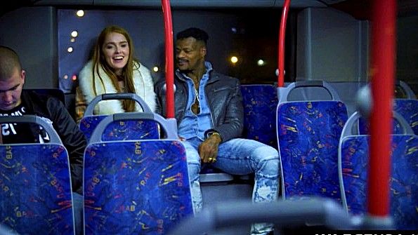 Познакомились с негром в автобусе и привели ебаться