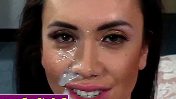 Бабенка долго делала минет и получила семя на рожу