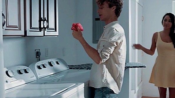 Бурный трах с домработницей случился внезапно