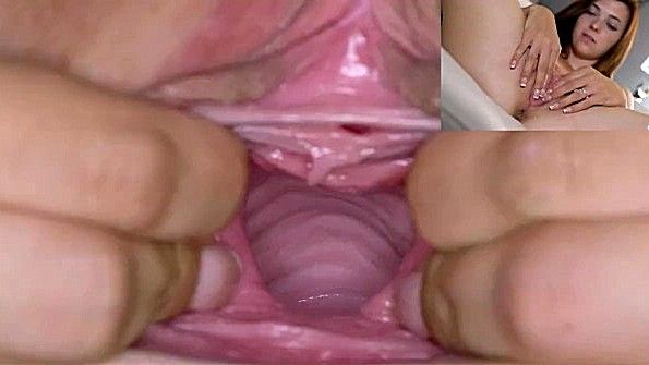 Бабам нравится откровенно растягивать пезды пальцами