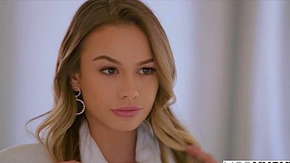 Позвала мужика в ванную и потрахалась в попку