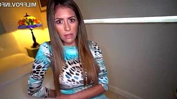 Сын посмотрел на сиськи матери и стал ее ебать