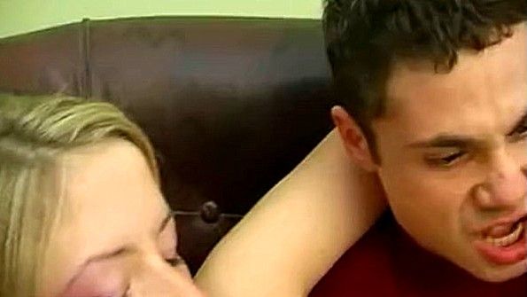 Задрала юбку и позволила затрахать ее основательно