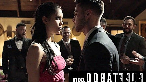 Девушка из эскорта ебется с чуваком на глазах друзей