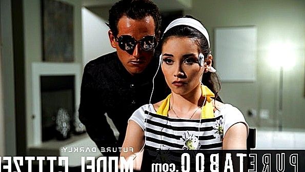 Получила установку и стала трахаться с хозяином