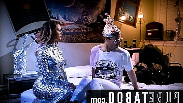 Инопланетный трах с бабой в фантастическом костюме