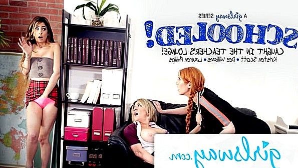 Студентка подглядывала за учительницами и стала ебаться