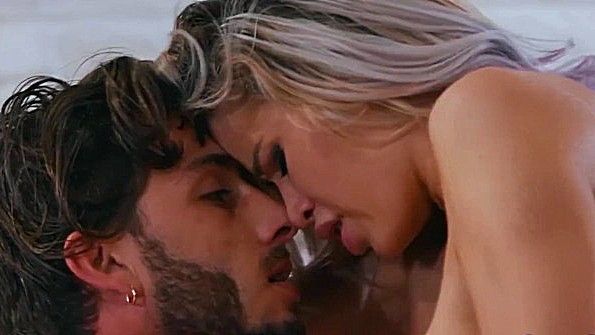 Предложил хуй красотке и помог ей достичь кайфа