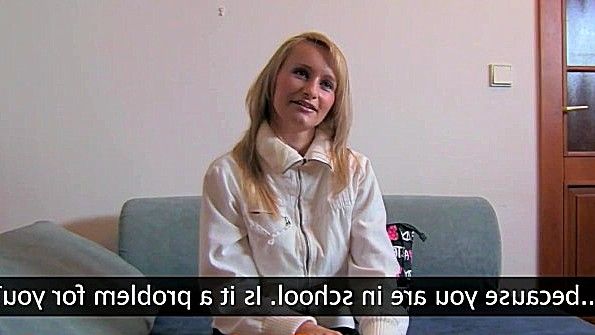 Студентка рада по-всякому поебаться на порно кастинге