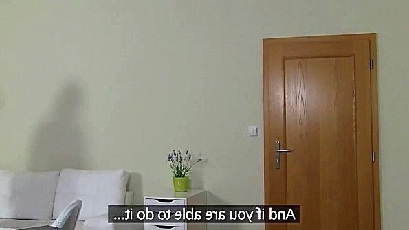 Женщина порно агент трахается с мускулистым мачо