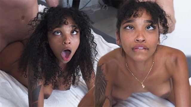 Долблю членом чернокожую шалаву на всю глубину