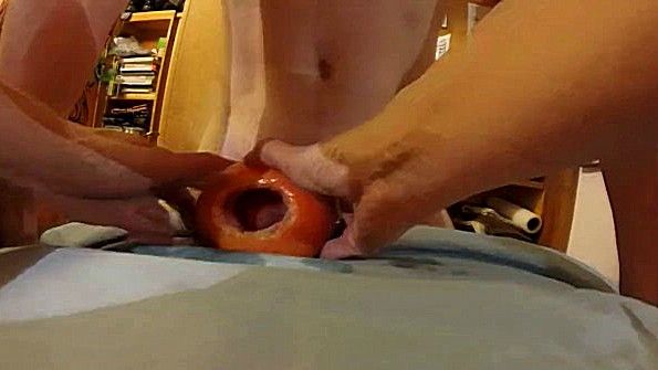 Грубо дрочит хуй послушного парня и ждет семя