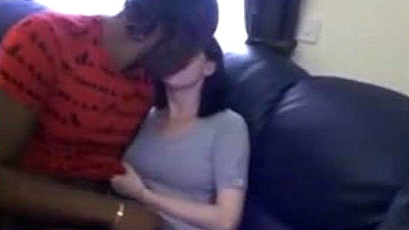 Жена жестко поебется с негром и порадуется хую