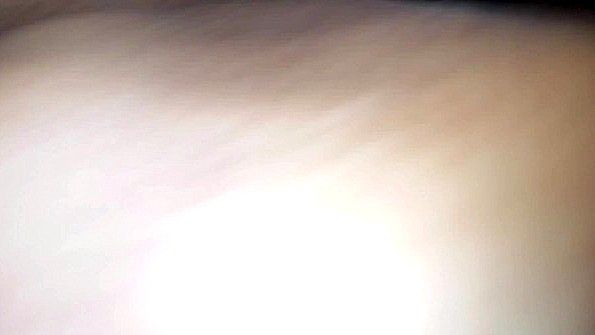 Мужик засадил свой крупный хуй негритянке в задницу