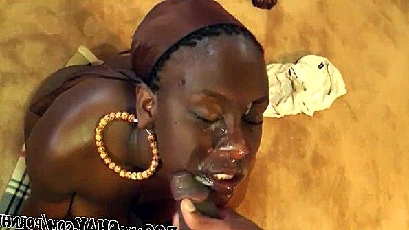 Развратная негритянка обожает трахаться жестко