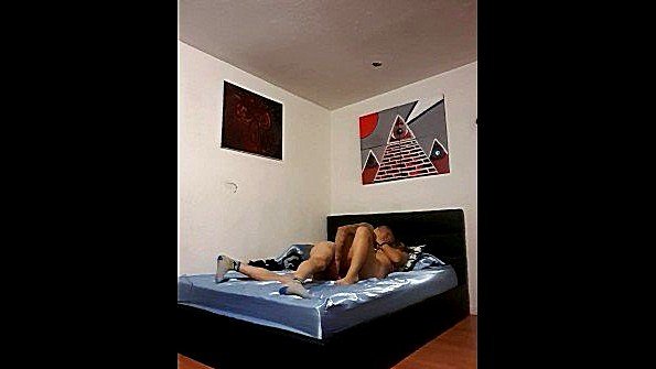 Скрытая камера записала жесткий трах парочки