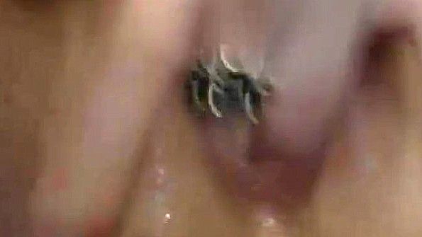 Студентка устроила горячее шоу на веб камеру