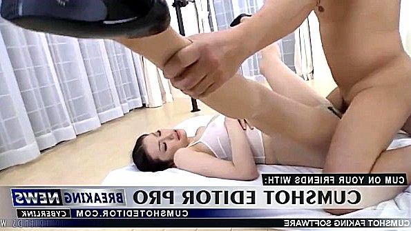 Японка в колготах занимается интенсивным трахом