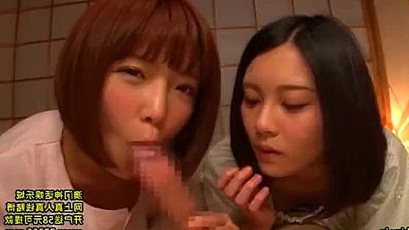 Две японки предлагают чуваку свой горячий отсос