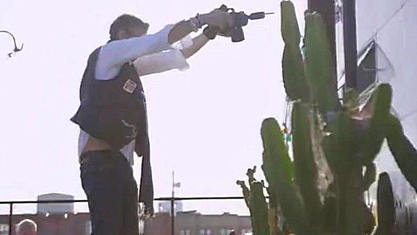 Сексапильная красотка показывает игриво свое тело